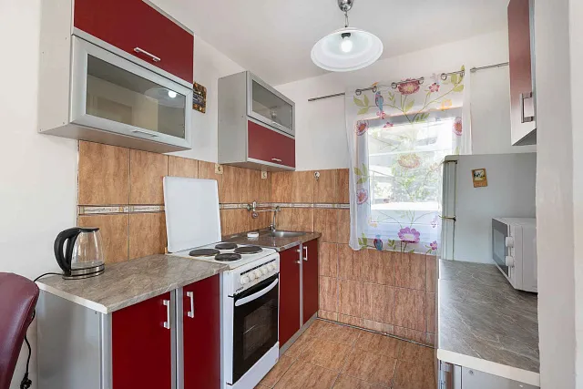 House with Sea and Mountain Views in Sutomore — 110 m², 150 m² Plot